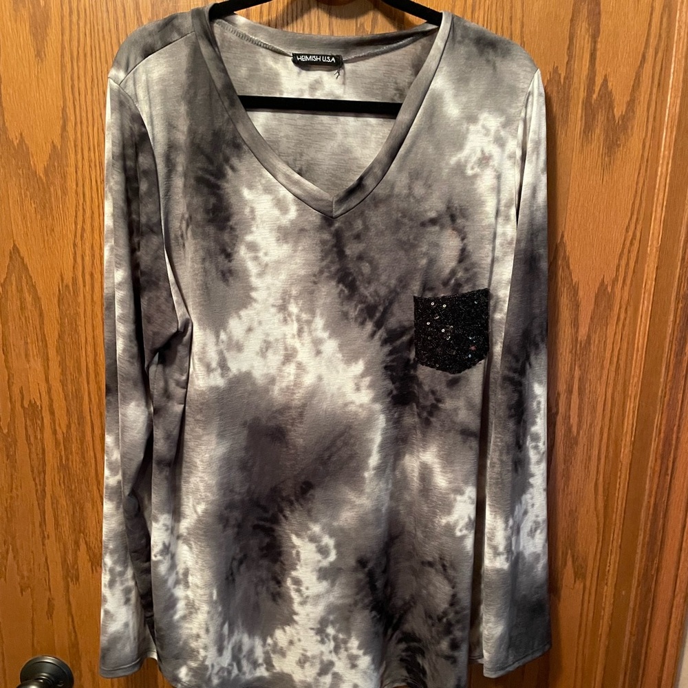 🔥🔥Heimish USA black/grey/white tye dye gently worn long sleeve top.  Size 3X.